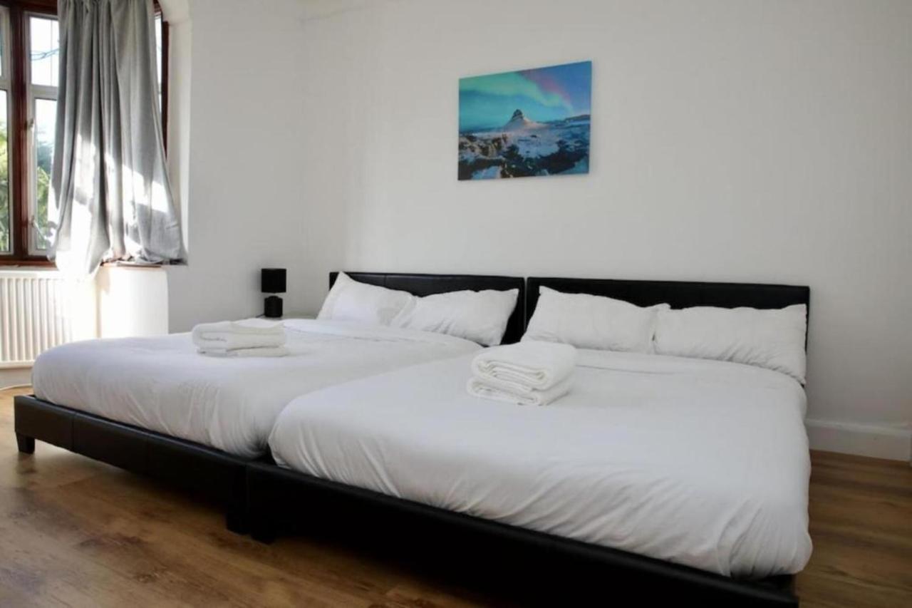 Oyo Timi Holiday Homes London Exterior photo