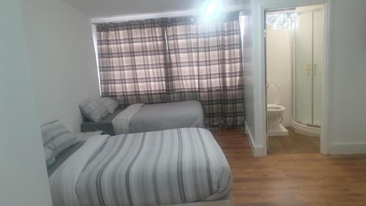 Oyo Timi Holiday Homes London Exterior photo