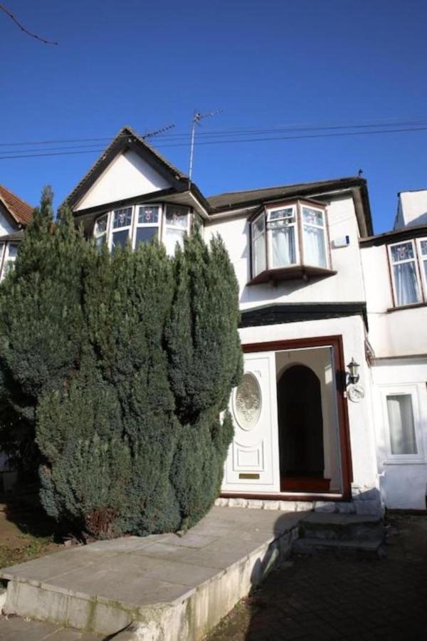 Oyo Timi Holiday Homes London Exterior photo